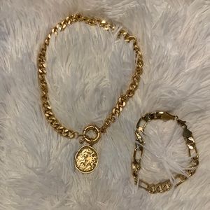 Minimal gold jewelry set